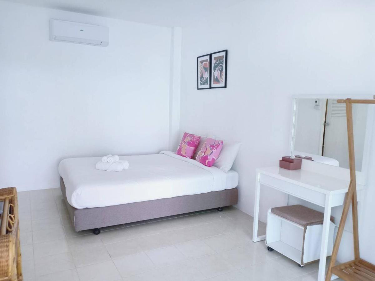 Issara Beach Resort Sichon Buitenkant foto