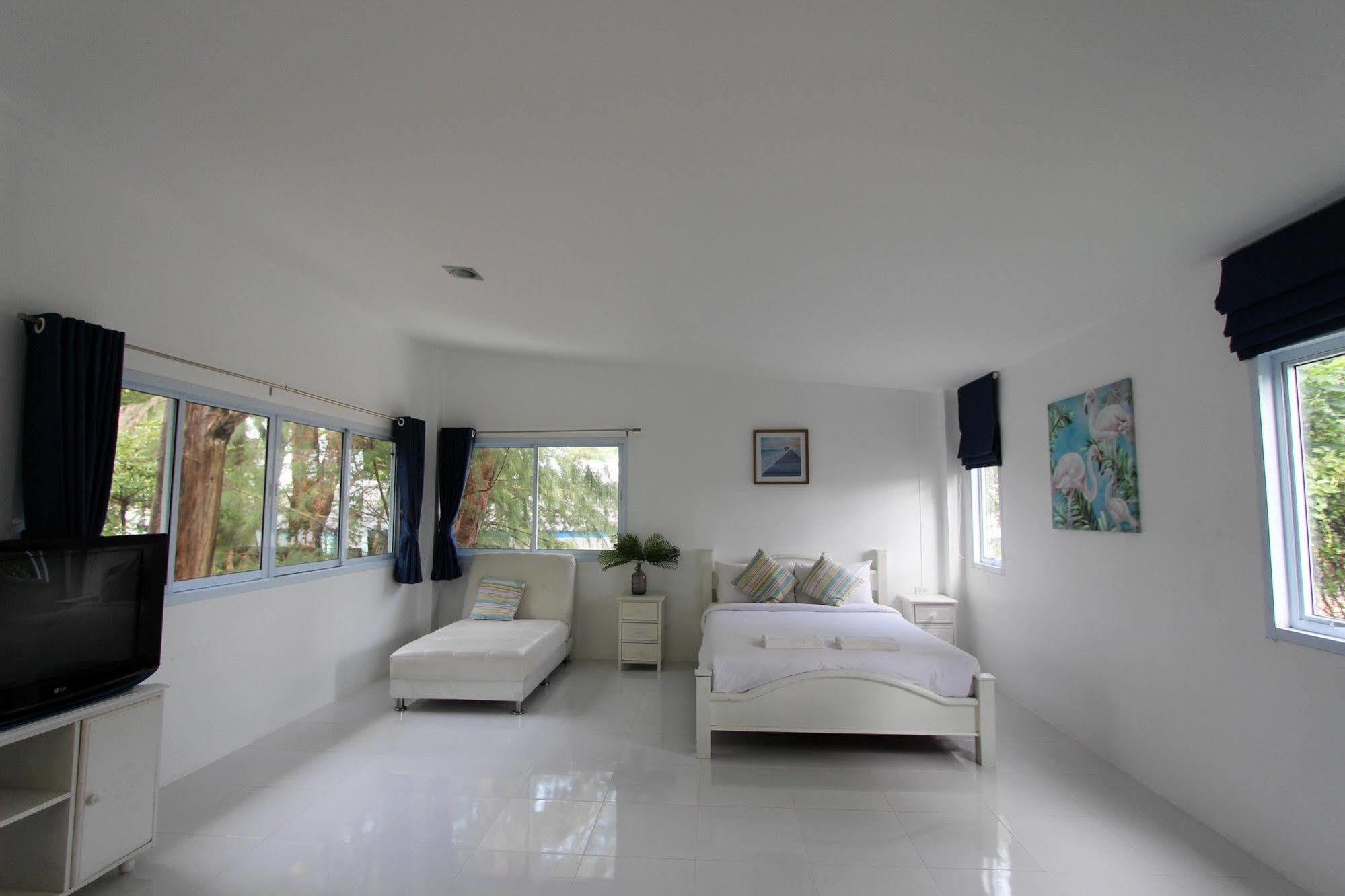 Issara Beach Resort Sichon Buitenkant foto
