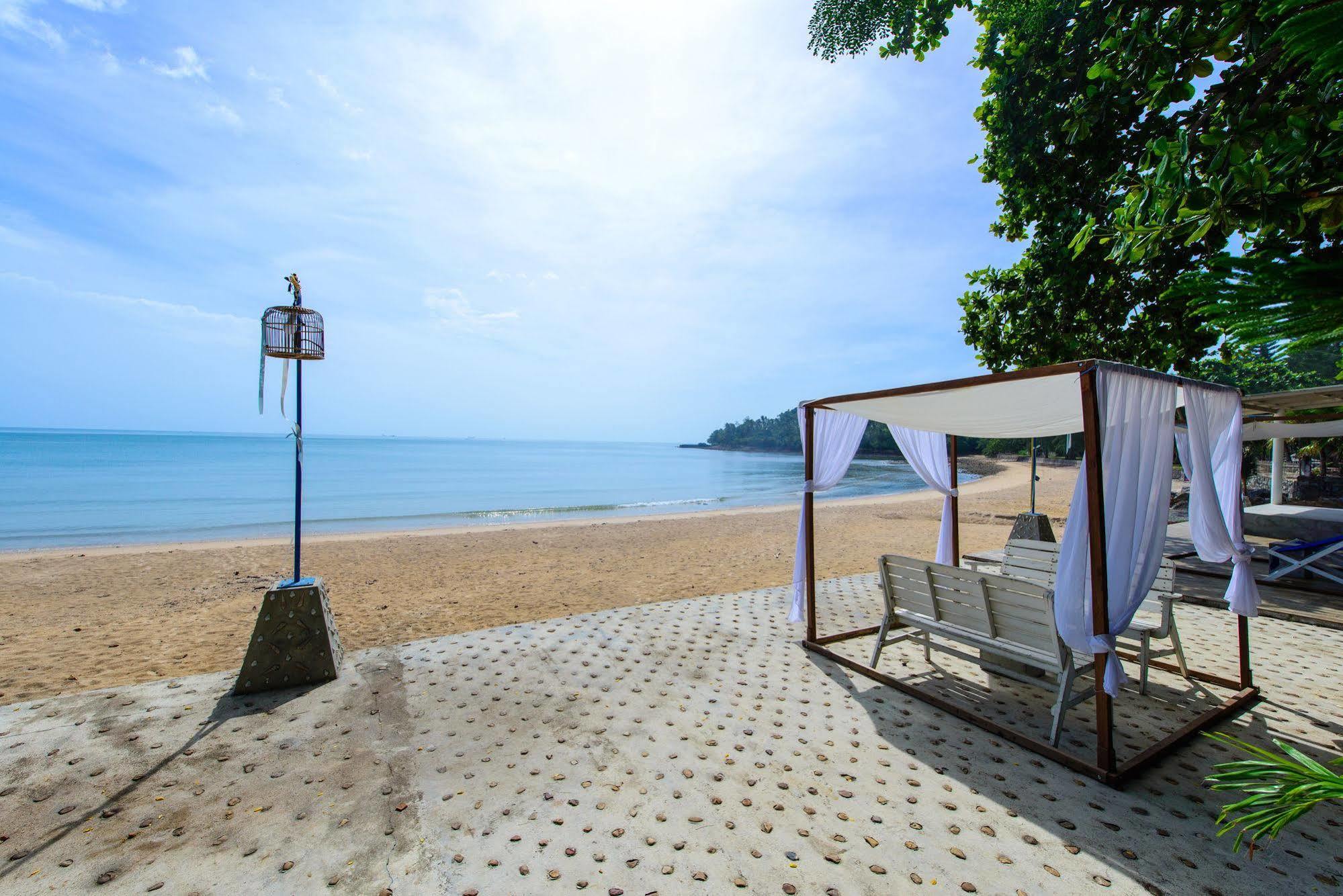 Issara Beach Resort Sichon Buitenkant foto