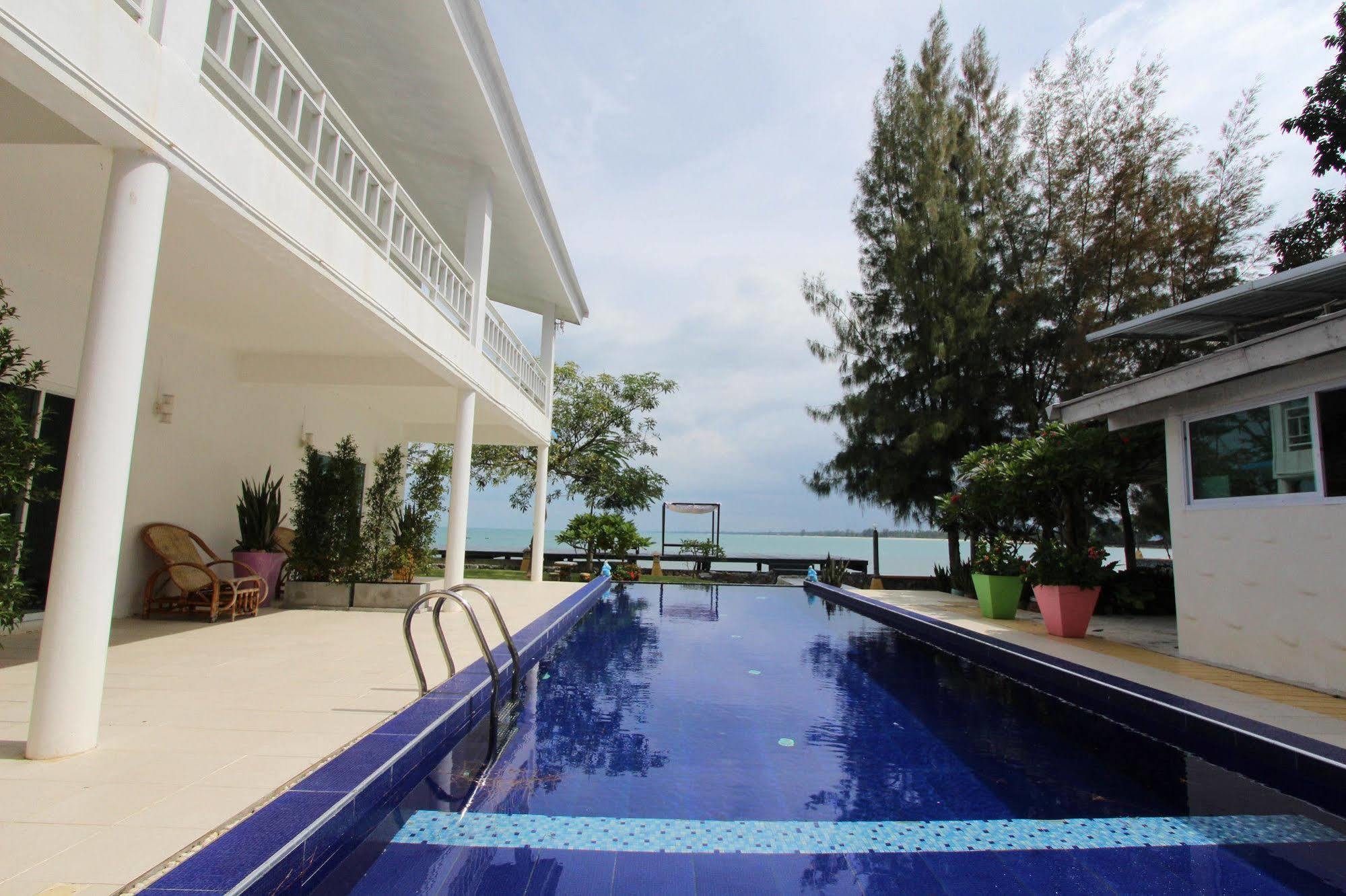 Issara Beach Resort Sichon Buitenkant foto