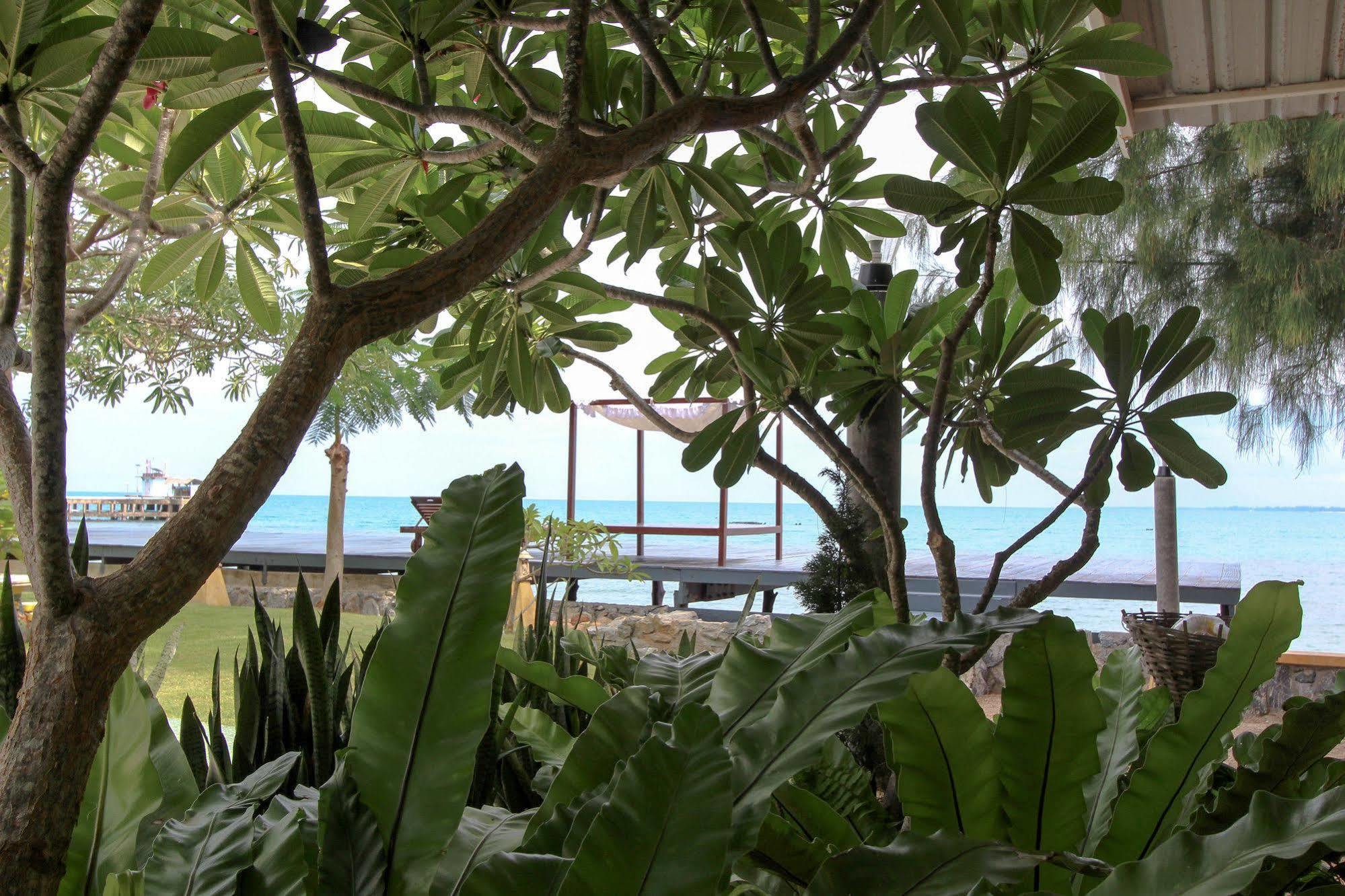Issara Beach Resort Sichon Buitenkant foto